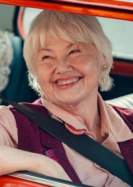 Annette Badland photo