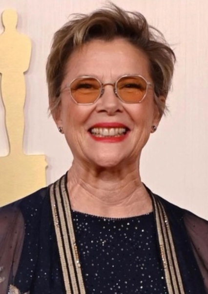 Annette Bening photo