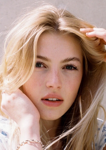 Annie Knowles photo