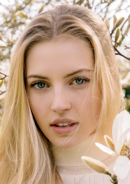 Annie Knowles photo
