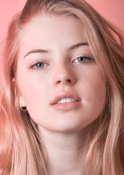 Annie Knowles photo