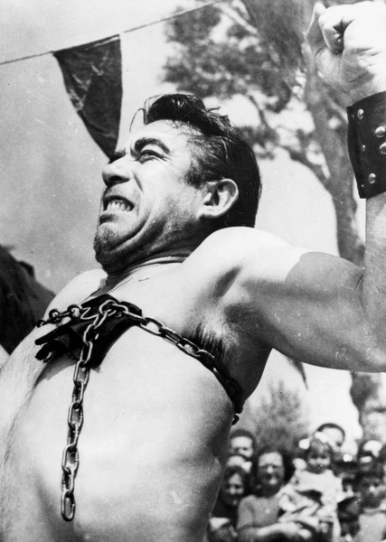 Anthony Quinn photo