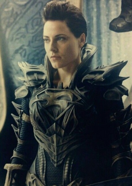 Antje Traue