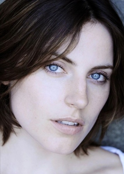 Antje Traue photo