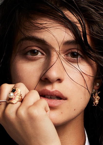 Anya Chalotra photo