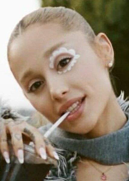 Ariana Grande photo