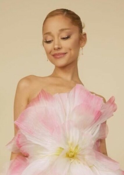 Ariana Grande photo
