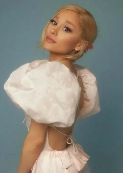 Ariana Grande photo