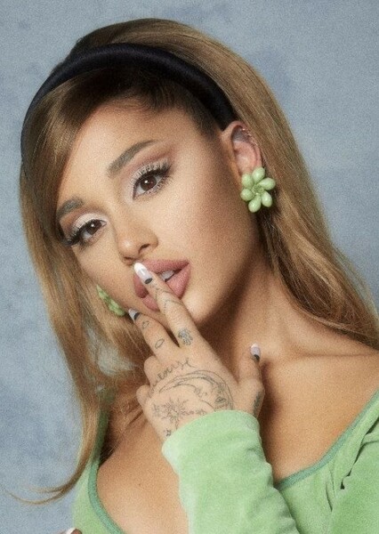 Ariana Grande photo