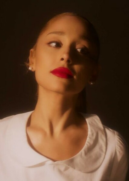 Ariana Grande photo