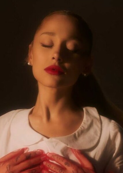 Ariana Grande photo