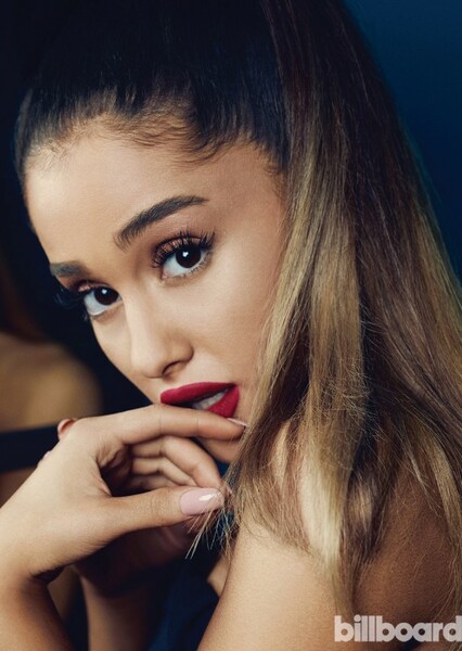 Ariana Grande photo