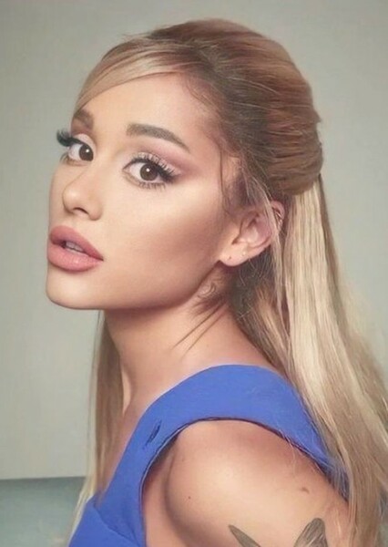 Ariana Grande photo