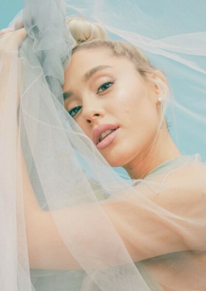 Ariana Grande photo