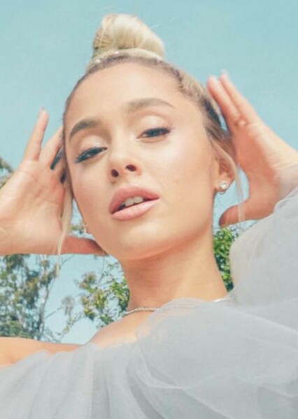 Ariana Grande photo