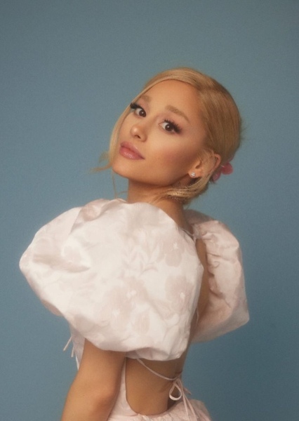 Ariana Grande photo