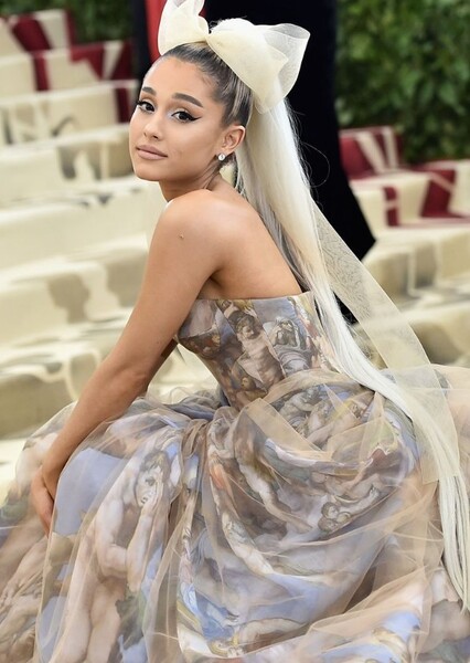 Ariana Grande photo