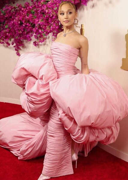 Ariana Grande photo