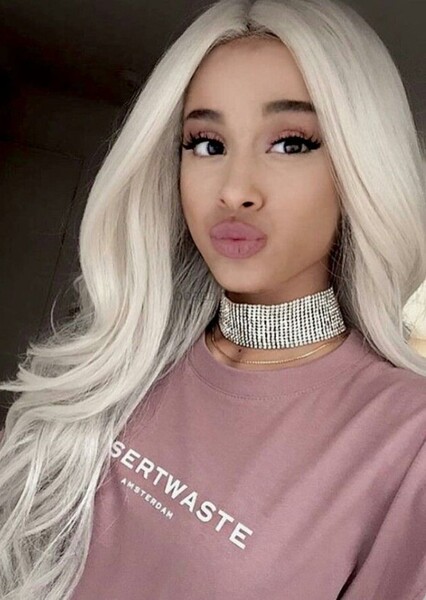 Ariana Grande photo