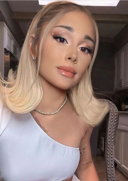 Ariana Grande photo