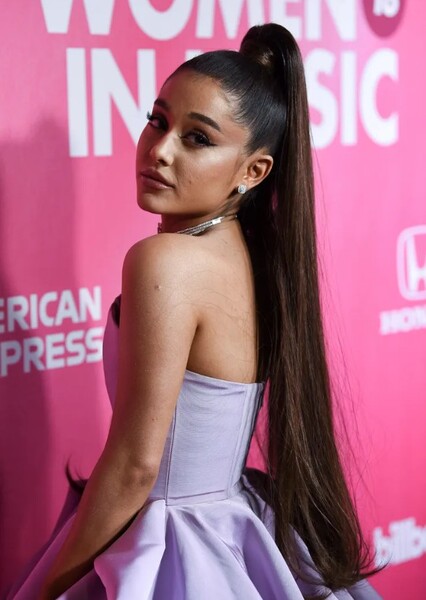 Ariana Grande photo
