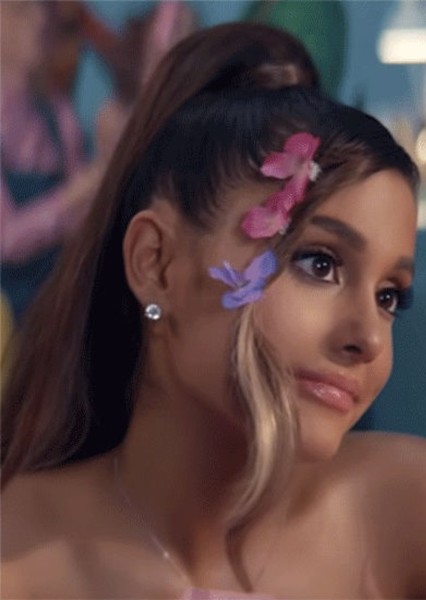 Ariana Grande photo