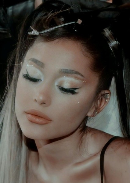 Ariana Grande photo