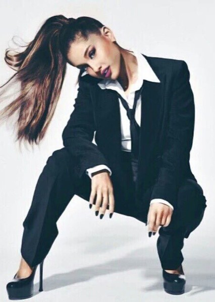 Ariana Grande photo
