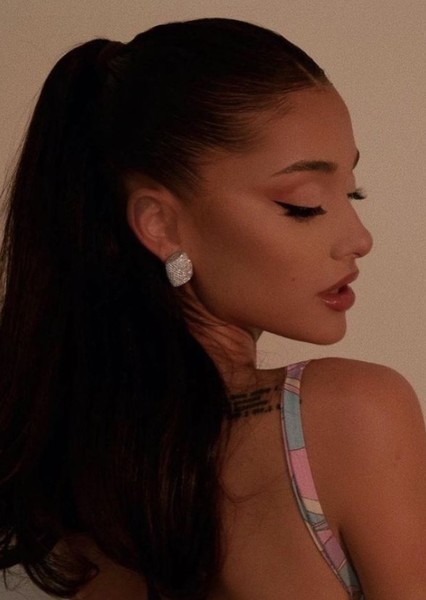 Ariana Grande photo