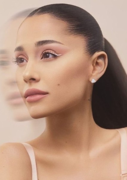 Ariana Grande photo