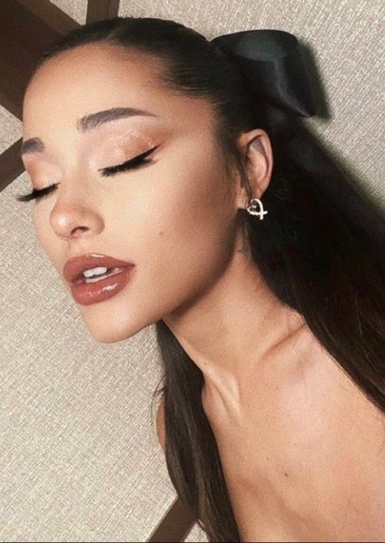 Ariana Grande photo