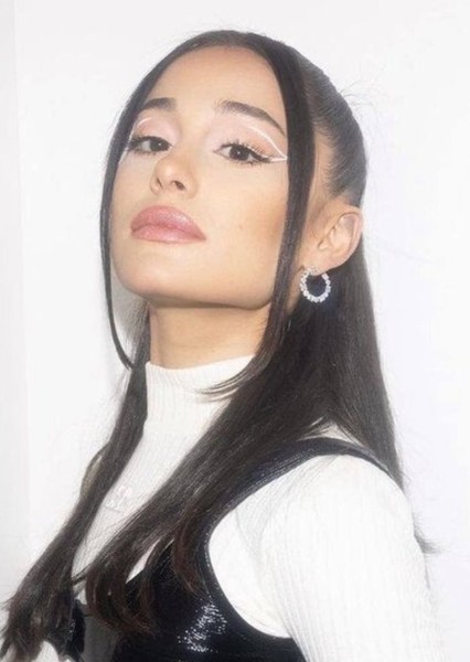 Ariana Grande photo