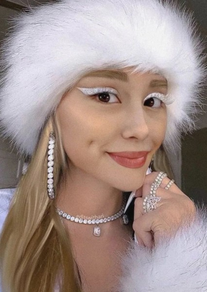 Ariana Grande photo
