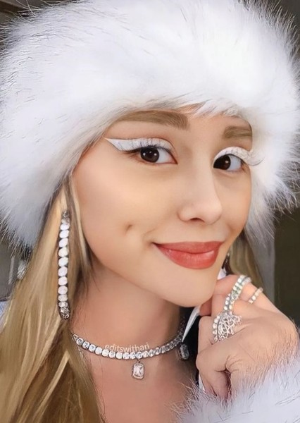 Ariana Grande photo