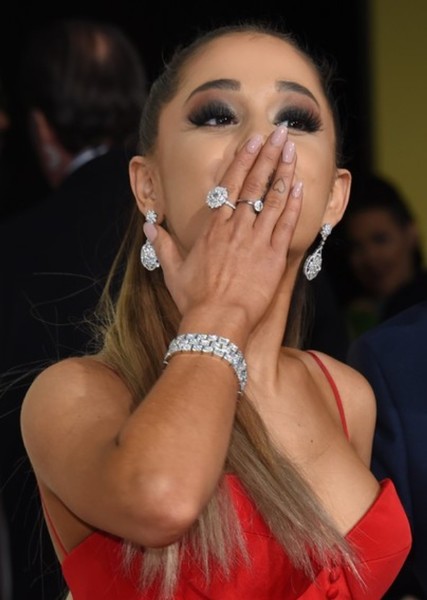 Ariana Grande photo