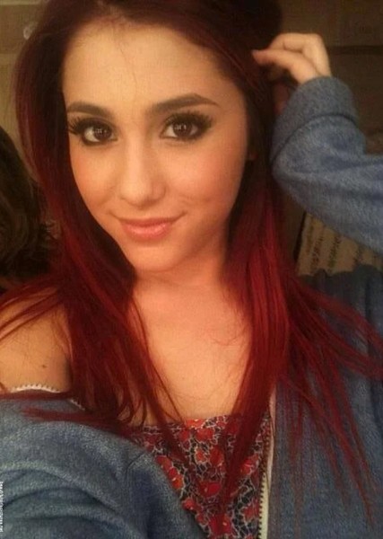 Ariana Grande photo