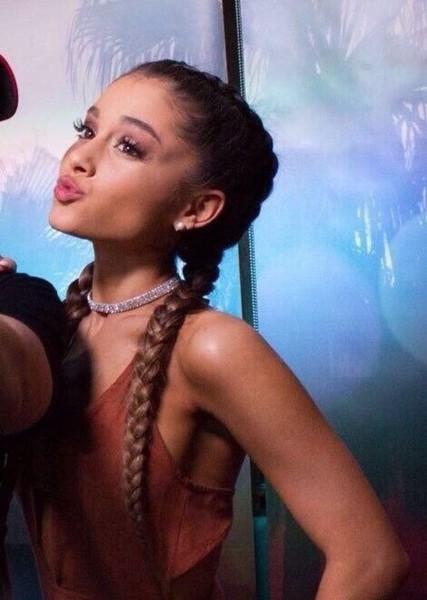 Ariana Grande photo