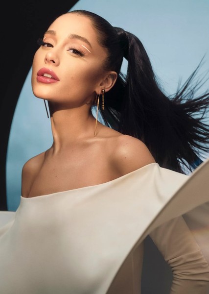 Ariana Grande photo