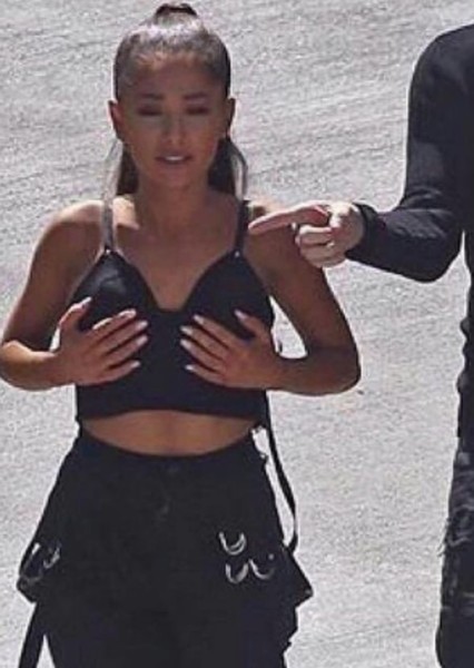 Ariana Grande photo