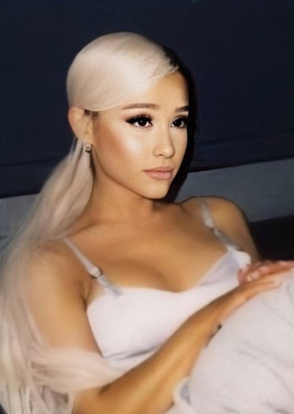 Ariana Grande photo