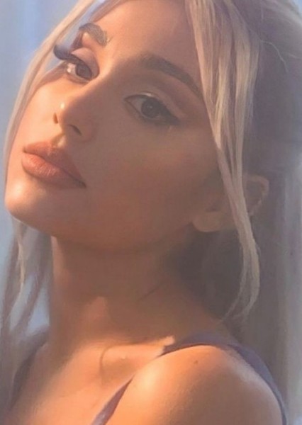 Ariana Grande photo