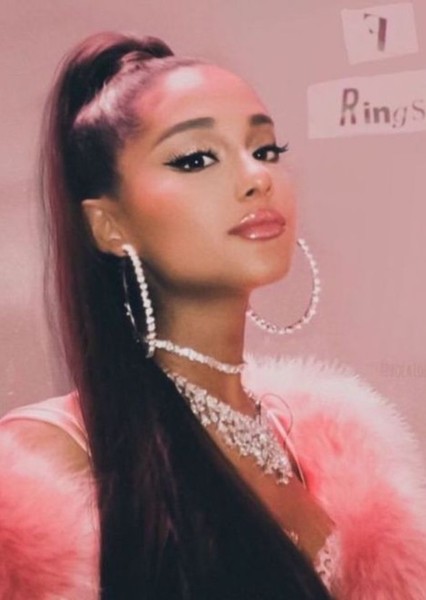 Ariana Grande photo