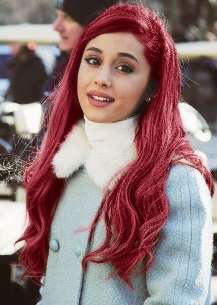 Ariana Grande photo