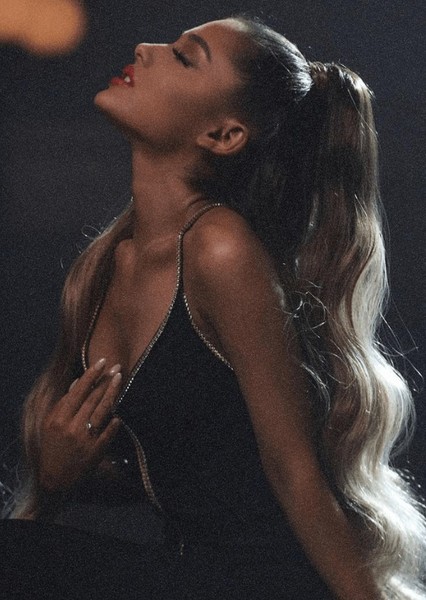Ariana Grande photo