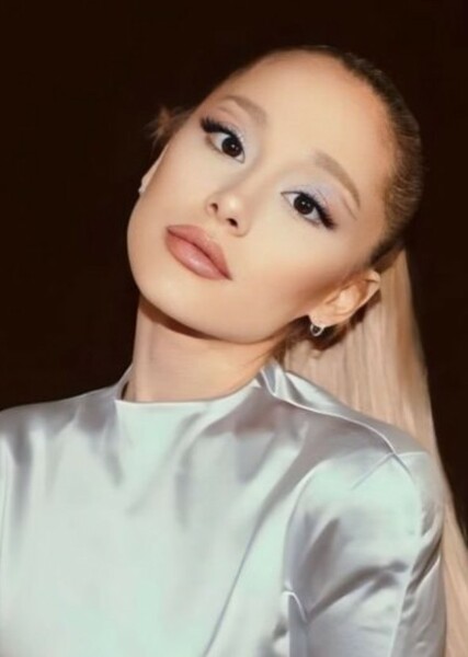 Ariana Grande photo