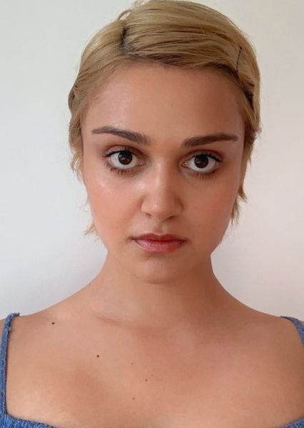 Ariela Barer photo