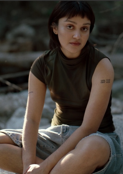 Ariela Barer photo