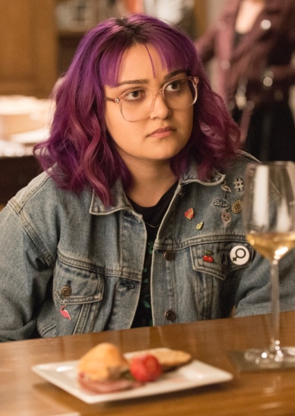 Ariela Barer photo