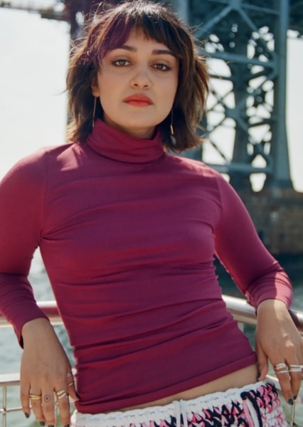 Ariela Barer photo