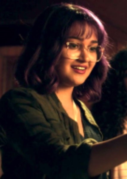 Ariela Barer photo